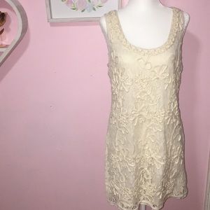 Cream lace dress w embroidered flowers S